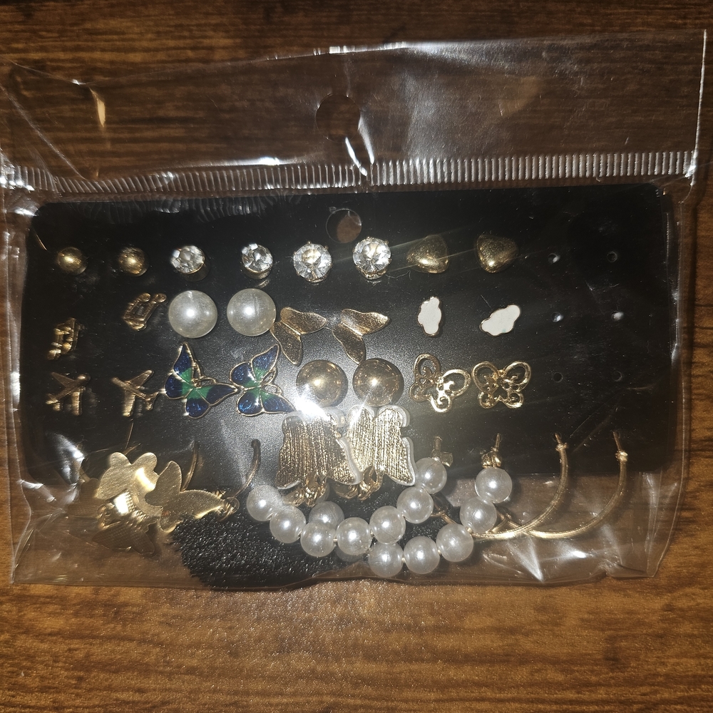 Elegant Gold and Pearl Earring Set